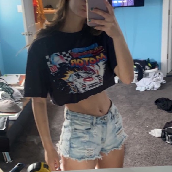 Graphic Crop Top Tee - Picture 2 of 4